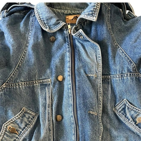 80s blue denim jacket with a unique design on the back - perfect for a grunge - Picture 2 of 7